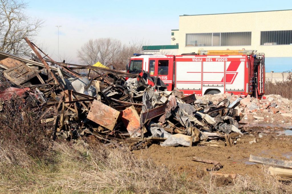 incendio capannone Pavia