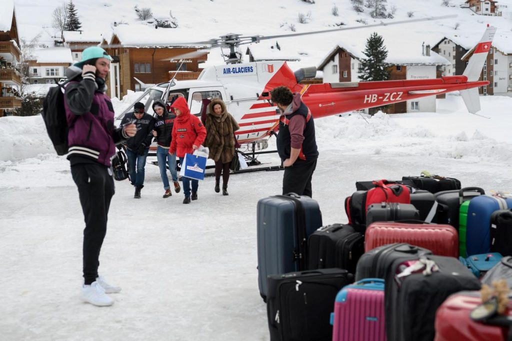 Svizzera, 13 mila turisti bloccati a Zermatt per la neve