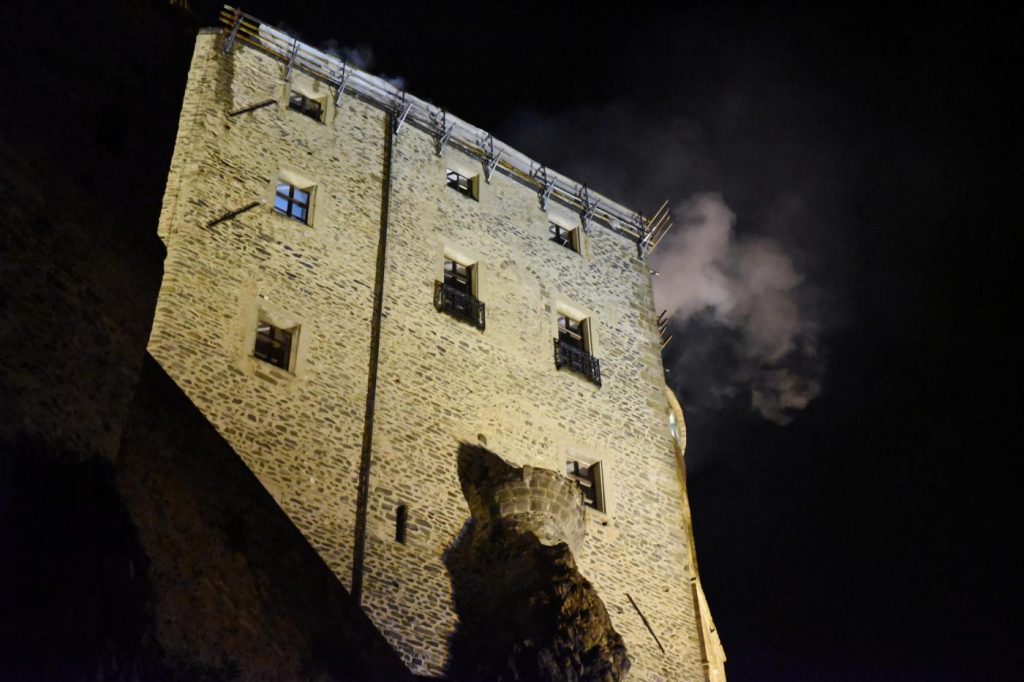 Torino, Fiamme alla Sacra di San Michele