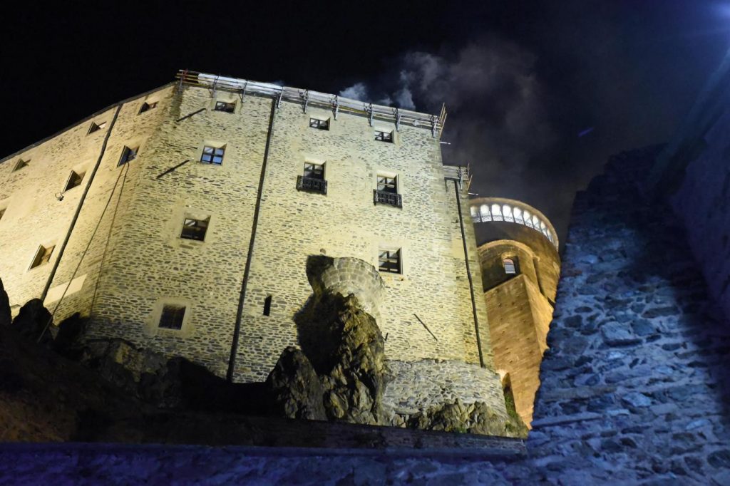 Torino, Fiamme alla Sacra di San Michele