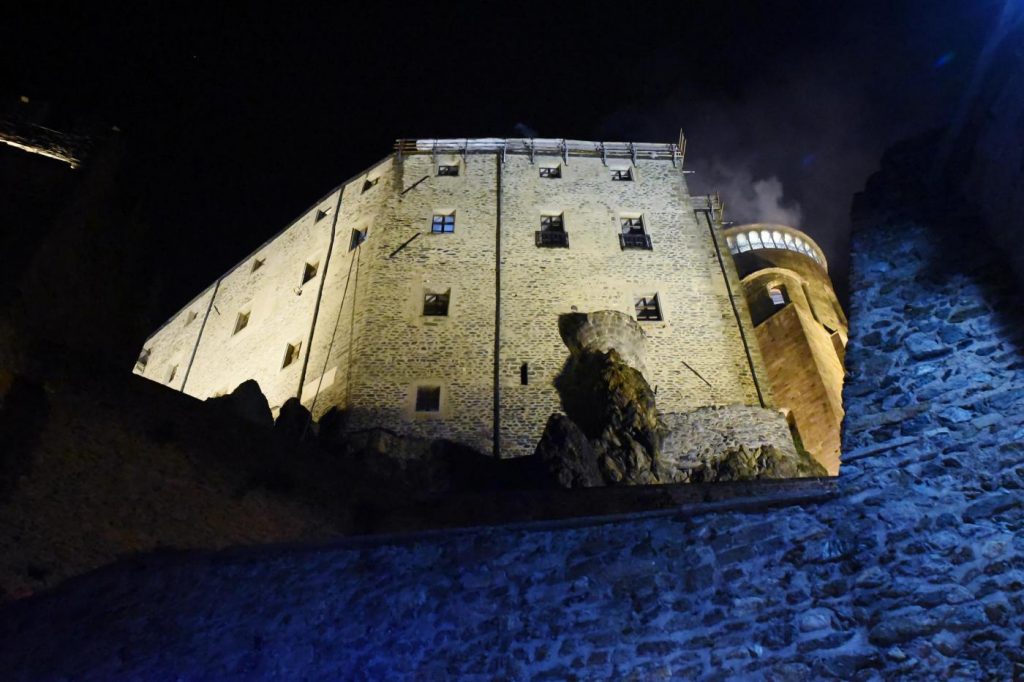 Torino, Fiamme alla Sacra di San Michele
