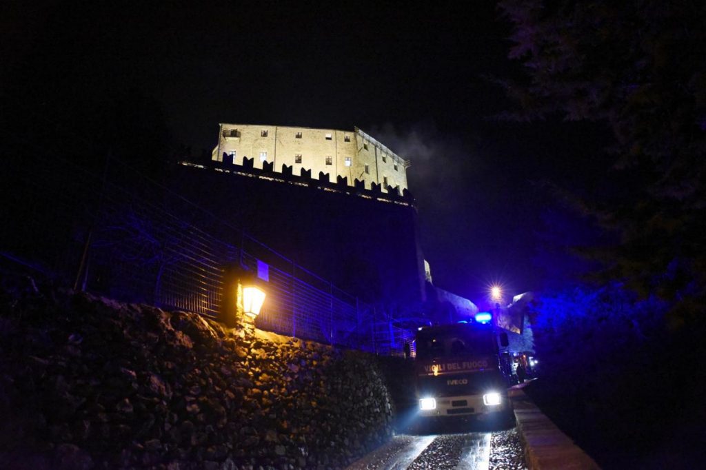 Torino, Fiamme alla Sacra di San Michele