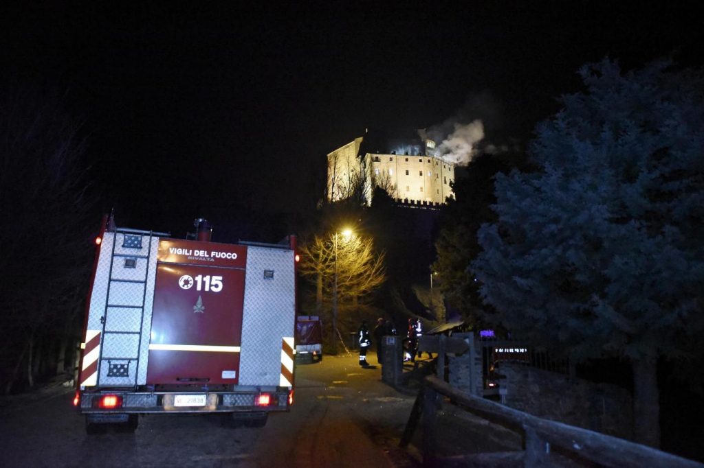 Torino, Fiamme alla Sacra di San Michele