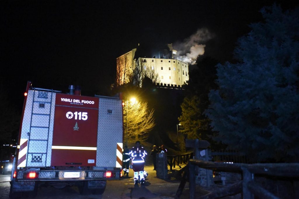 Torino, Fiamme alla Sacra di San Michele