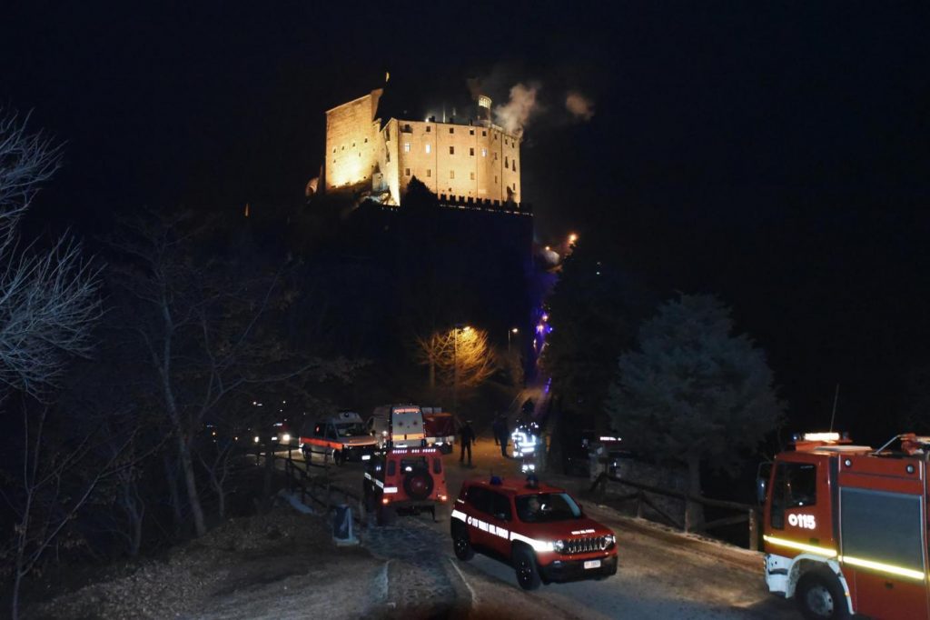 Torino, Fiamme alla Sacra di San Michele