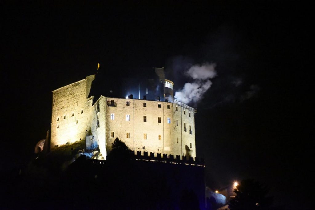 Torino, Fiamme alla Sacra di San Michele