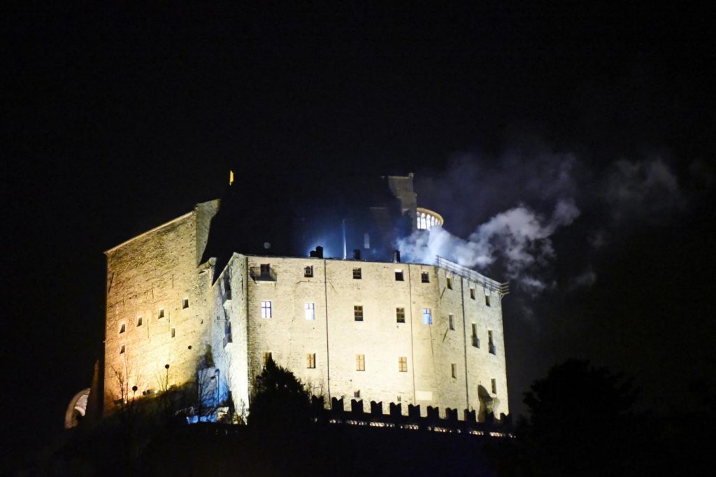 Torino, Fiamme alla Sacra di San Michele