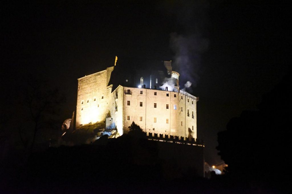 Torino, Fiamme alla Sacra di San Michele