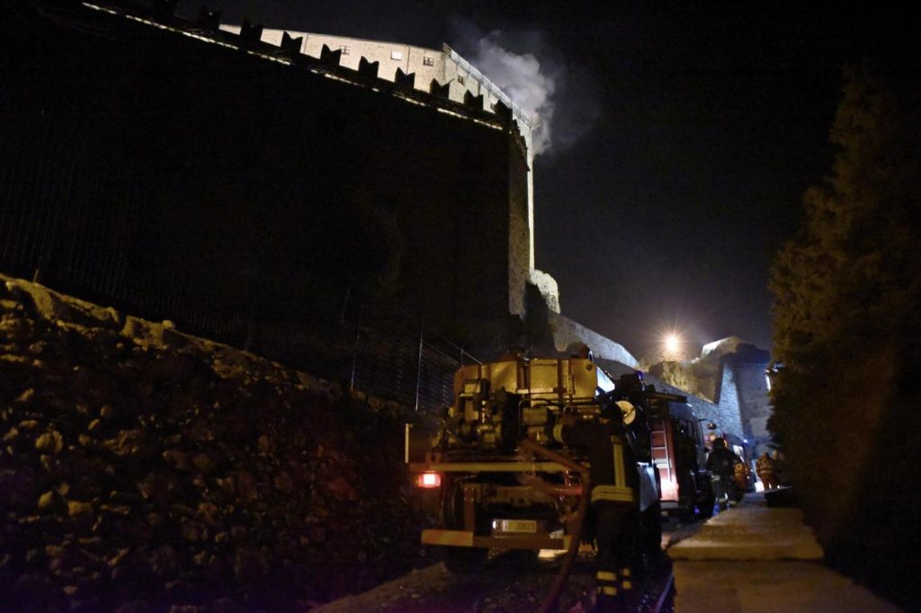 Torino, Fiamme alla Sacra di San Michele