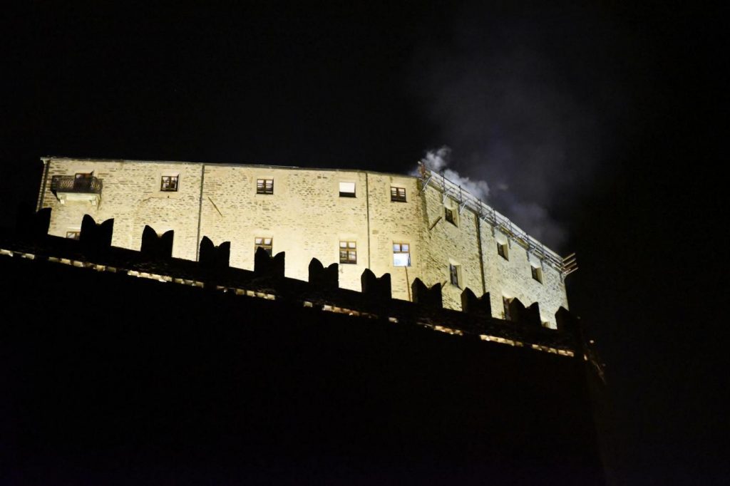 Torino, Fiamme alla Sacra di San Michele