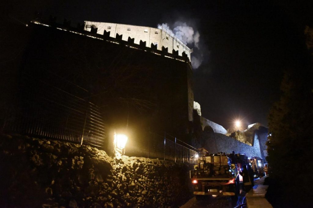 Torino, Fiamme alla Sacra di San Michele