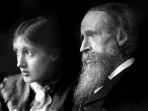 Virginia Woolf insieme al padre Leslie Stephen