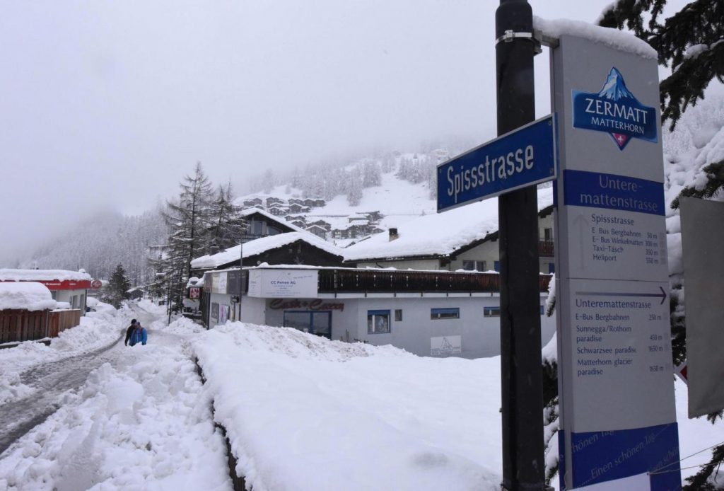 Svizzera, 13 mila turisti bloccati a Zermatt per la neve