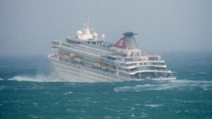 nave da crociera tsunami
