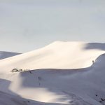 Le dune del Sahara ricoperte da 40cm di neve: ecco le immagini dell’incredibile nevicata di Ain Sefra in Algeria [GALLERY]