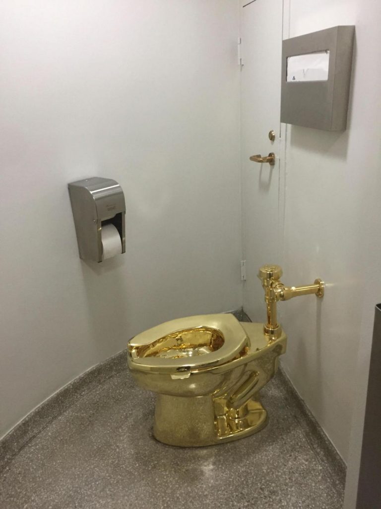 Wc oro cattelan