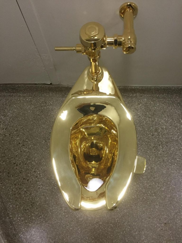 Wc oro cattelan