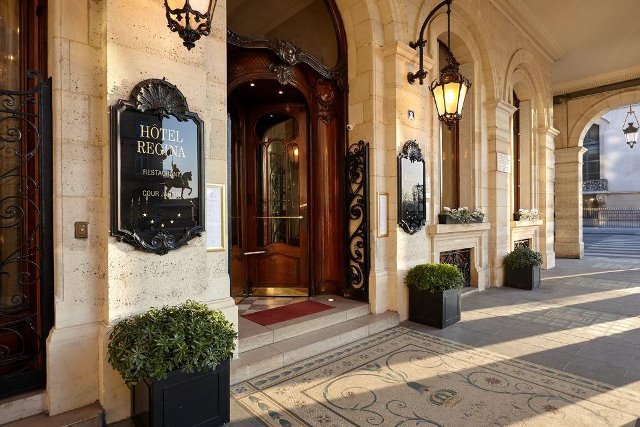4. Hotel Regina Louvre - Paris
