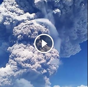 Eruzione vulcano Sinabung video
