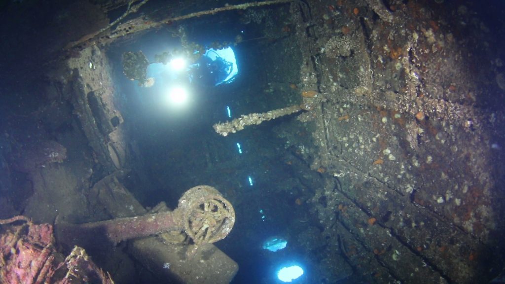 relitto della nave da sbarco HMS LST-429