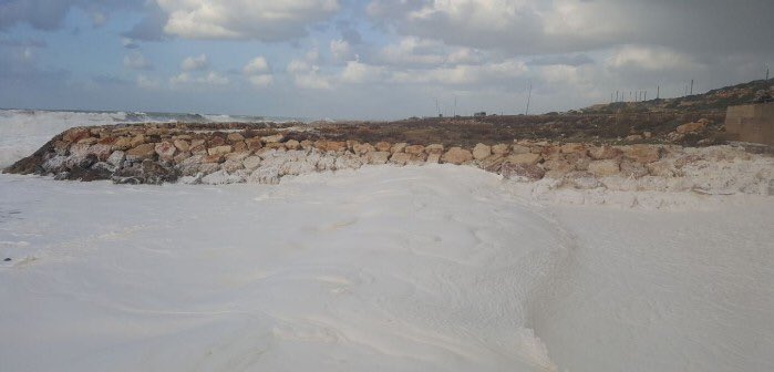 spiaggia schiuma libano