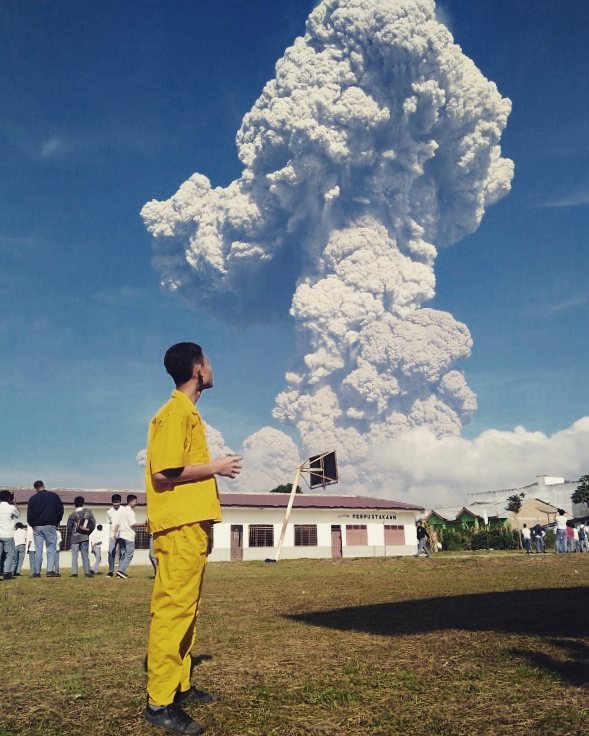 Eruzione vulcano Sinabung Indonesia