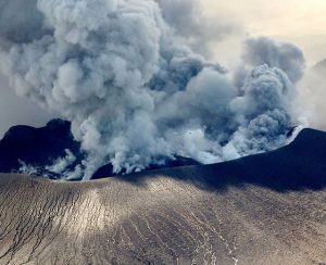 Eruzione vulcano Shinmoedake Giappone