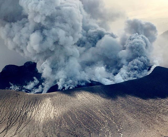 Eruzione vulcano Shinmoedake Giappone
