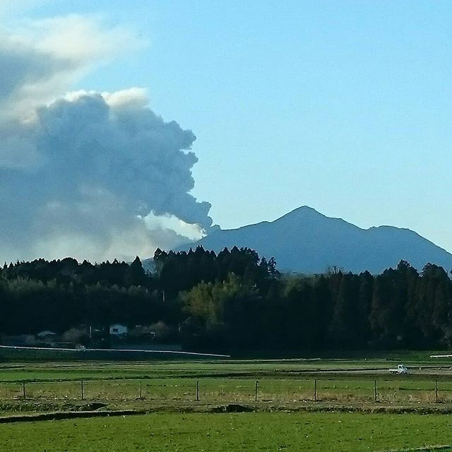 Eruzione vulcano Shinmoedake Giappone