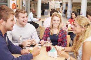 Studenti a tavola