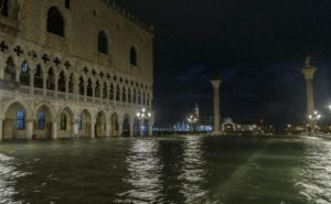 acqua alta notte Venezia