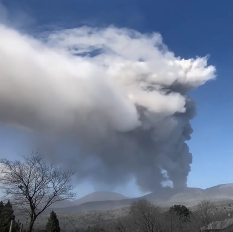 eruzione vulcano Giappone video