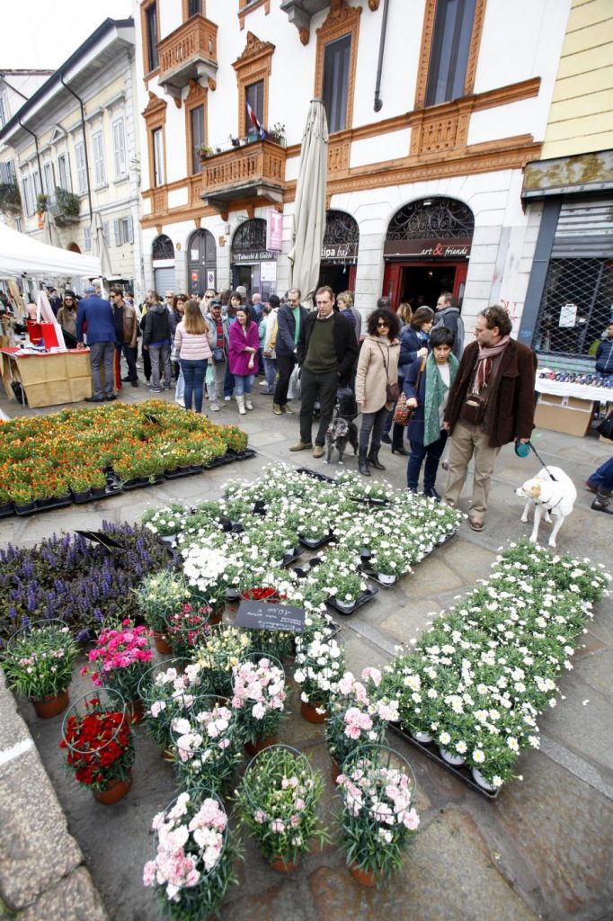 Milano, Fiori e sapori sul naviglio grande (1)