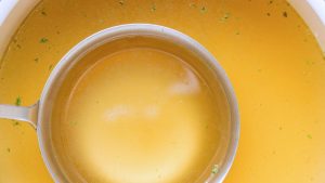 brodo di carne di pollo