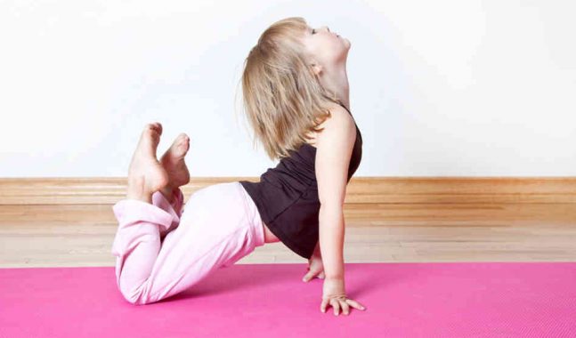 benefici yoga bambini