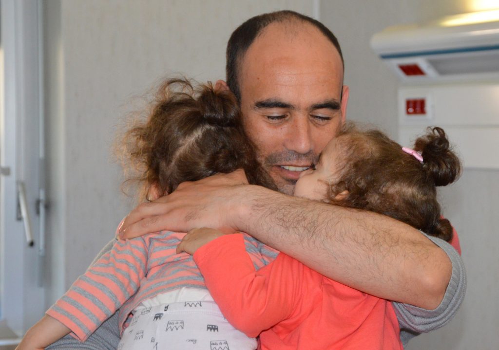 GEMELLINE ALGERINE con il papà_R