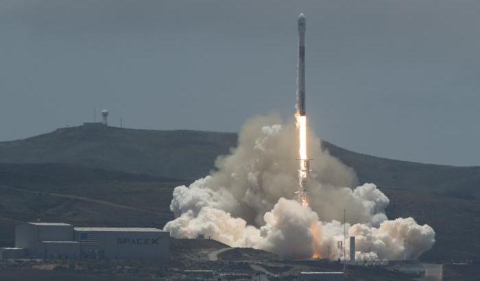 Il lancio del Falcon 9 con a bordo la missione Grace-Fo