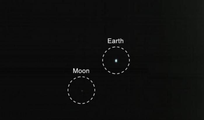La foto alla Terra e alla Luna scattata da MarCO-B
