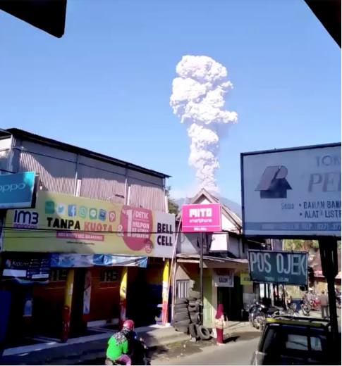 eruzione monte merapi indonesia (1)