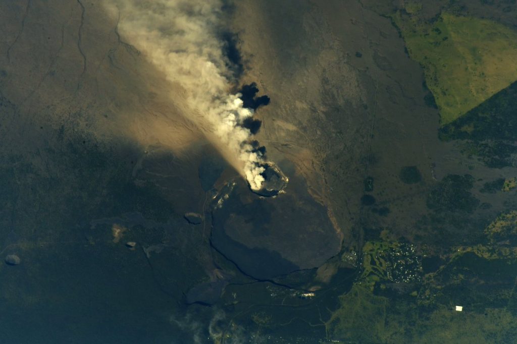 eruzione vulcano kilauea dallo spazio