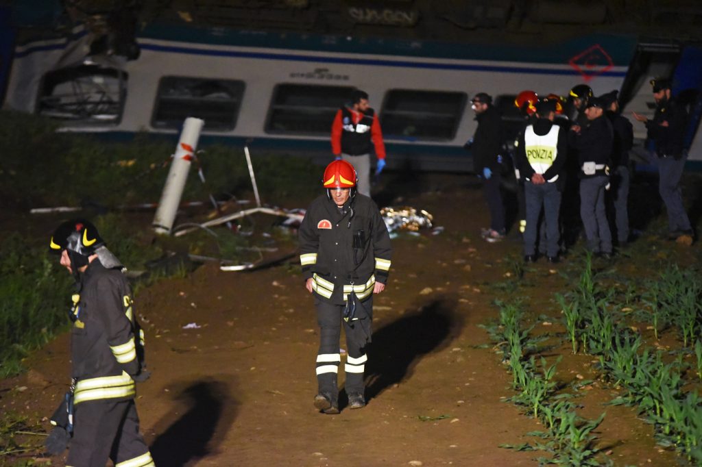 incidente treno camion torino
