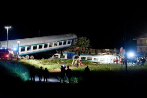 incidente treno camion torino