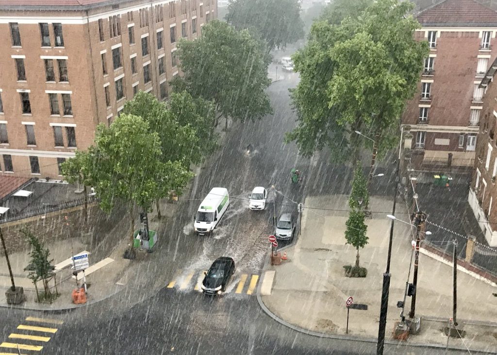 maltempo parigi