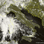 Allerta Meteo, forte maltempo sull’Italia: rischio bombe d’acqua, grandine e tornado per 48 ore, scatta l’allarme per 15 Regioni