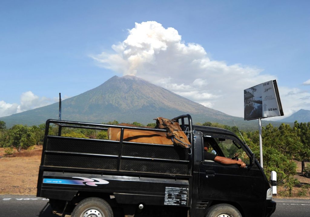 Indonesia, eruzione del vulcano Agung