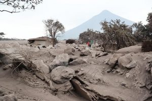 eruzione vulcano guatemala san miguel los lotes