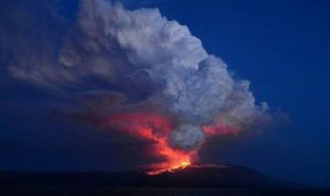 eruzione vulcano la cumbre galapagos