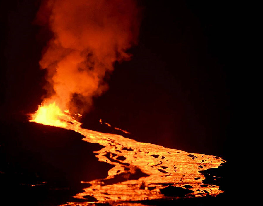 eruzione vulcano sierra negra galapagos