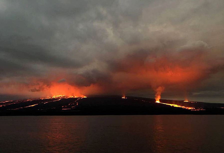 eruzione vulcano sierra negra galapagos