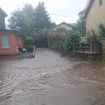 Maltempo in Francia, forti piogge e allagamenti disastrosi: strade come fiumi e vetture sommerse dall’acqua [FOTO e VIDEO]